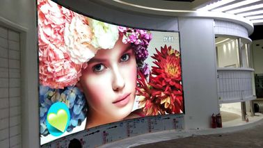 Trailer Layar Masuk Dinding LED Video Definisi Tinggi P2.5 1200W / M² SMD2121