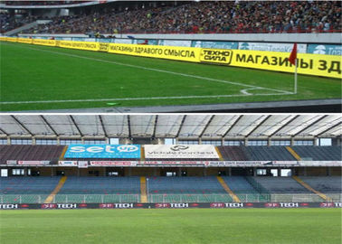 P10 Football Stadium Perimeter LED Display Desain Tilt Angle Unik Eye Catching