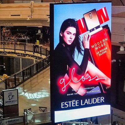 Layar Tampilan Iklan Digital P3 SMD Kecerahan 900 Nits Untuk Instalasi Tetap