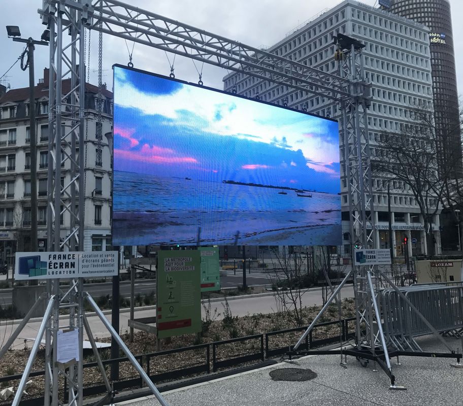 Dinding Video LED Panggung Luar Ruangan 200 - 800W, Layar Rental LED Display P3.91