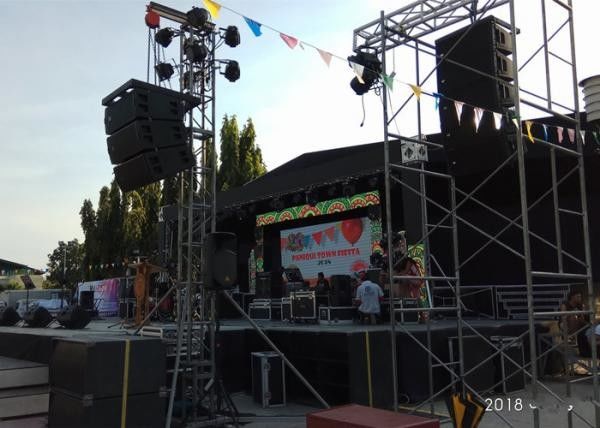 Layar LED HD Outdoor Stage 1/16 Pindai Mengemudi Kecerahan 5000cd Untuk Acara