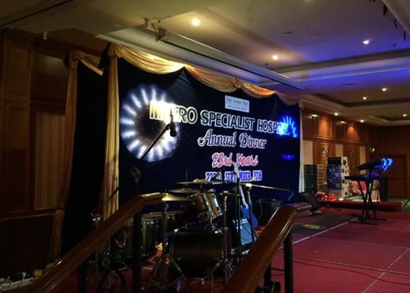 1R1G1B P3.91 Layar LED Panggung Dalam Ruangan 1000 Nits Brightness / Refresh Rate Disesuaikan