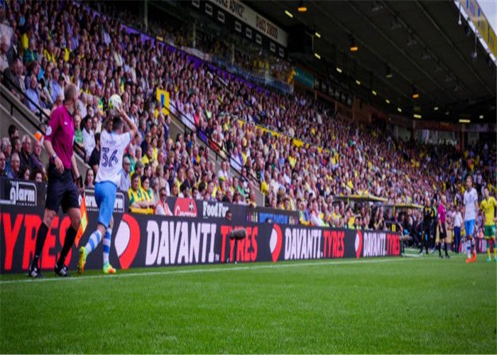 Stadion terbuka Perimeter LED Display 6mm Pixel Pitch SPCC / Bahan Kabinet Paduan Magnesium